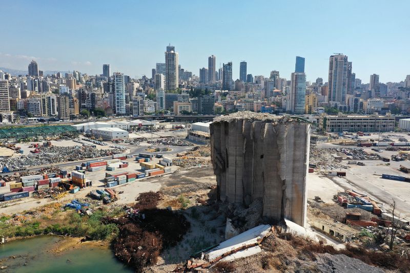 © Reuters. صوامع الحبوب التي تضررت في انفجار ميناء بيروت عام 2020 في صورة التقطت يوم الأربعاء. تصوير: عصام عبدالله - رويترز.

