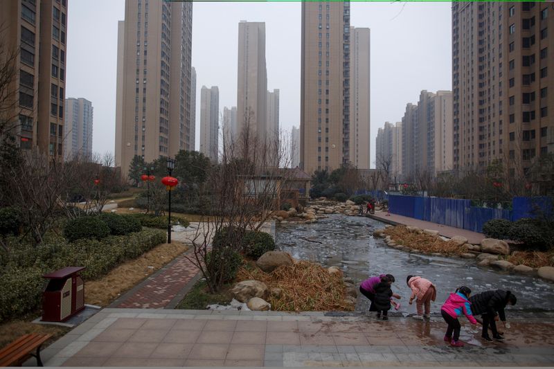 &copy; Reuters. FILE PHOTO-People play with ice floats at a pond in the compound of a apartment complex in Zhengzhou, Henan province, China, February 20, 2019.  Picture taken February 21, 2019.  REUTERS/Thomas Peter/File Photo
