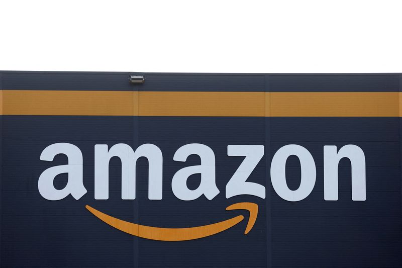 &copy; Reuters. FILE PHOTO-The logo of Amazon is seen at the company's logistics center in Bretigny-sur-Orge, near Paris, France, November 25, 2022. REUTERS/Benoit Tessier/File Photo