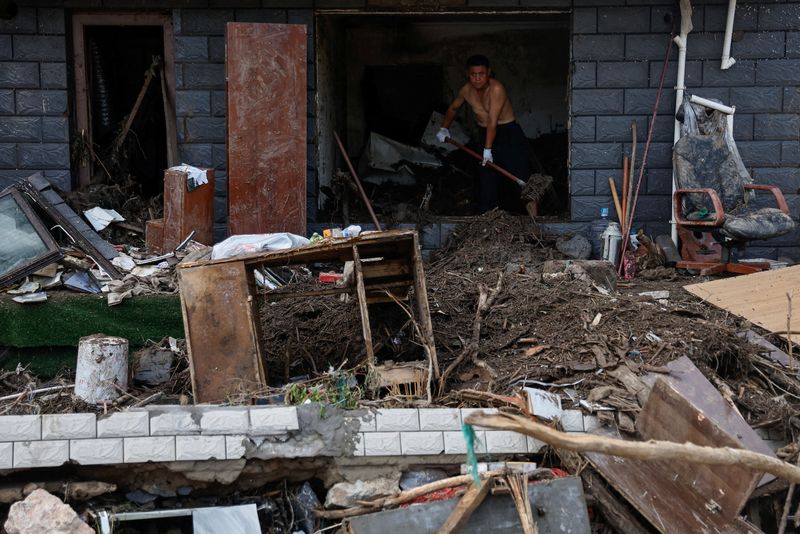 &copy; Reuters. Estragos causados pelo tufão Doksuri em Pequim
 4/8/2023   REUTERS/Tingshu Wang