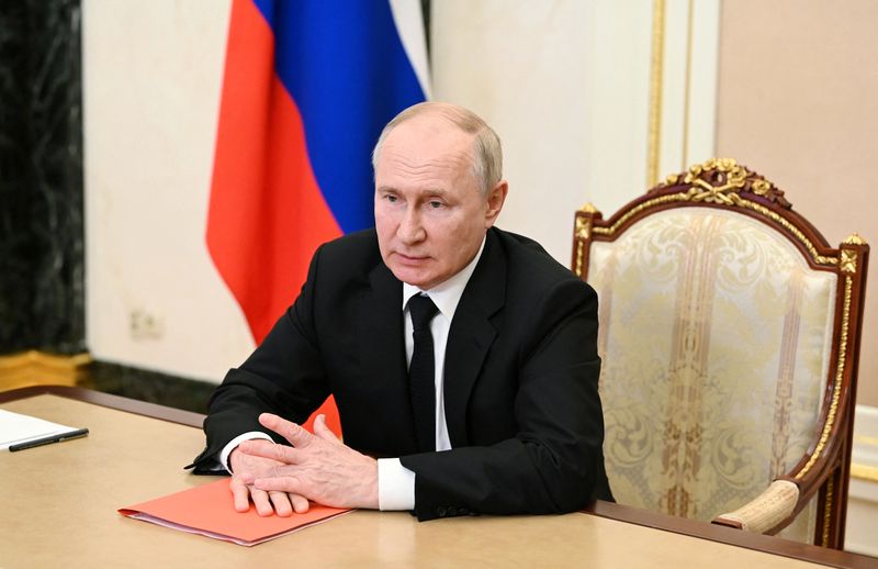 &copy; Reuters. Russian President Vladimir Putin chairs a meeting with members of the Security Council via video link at the Kremlin in Moscow, Russia August 4, 2023. Sputnik/Alexander Kazakov/Kremlin via REUTERS 