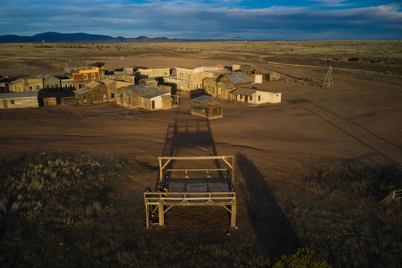 © Reuters. FILE PHOTO: A gallows casts a long shadow at the Bonanza Creek Ranch, which was used as a set and filming location for the movie 
