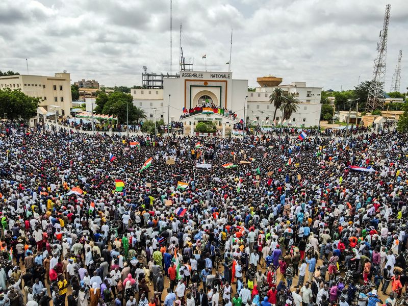 &copy; Reuters. 西アフリカ諸国経済共同体（ＥＣＯＷＡＳ）の幹部は、クーデターが起きたニジェール情勢の沈静化に向けた軍事介入の可能性を巡り協議し、いつどのように部隊を展開するなど一連の計画