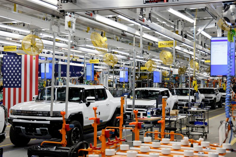 &copy; Reuters. FILE PHOTO: Hummer EV are seen on the production line as U.S. President Joe Biden tours the General Motors 'Factory ZERO' electric vehicle assembly plant, in Detroit, Michigan, U.S. November 17, 2021. REUTERS/Jonathan Ernst/File Photo