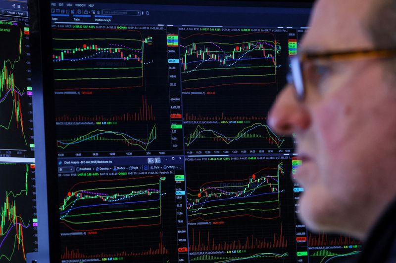 &copy; Reuters. Traders work on the floor of the New York Stock Exchange (NYSE) in New York City, U.S., March 14, 2023.  REUTERS/Brendan McDermid