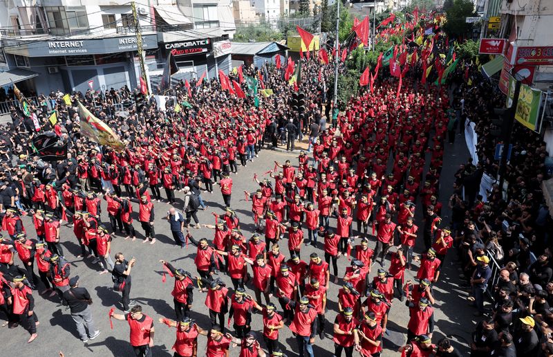 &copy; Reuters. Lebanon's Hezbollah supporters march during a religious procession to mark Ashura in Beirut's southern suburbs, Lebanon July 29, 2023. REUTERS/Aziz Taher/File Photo