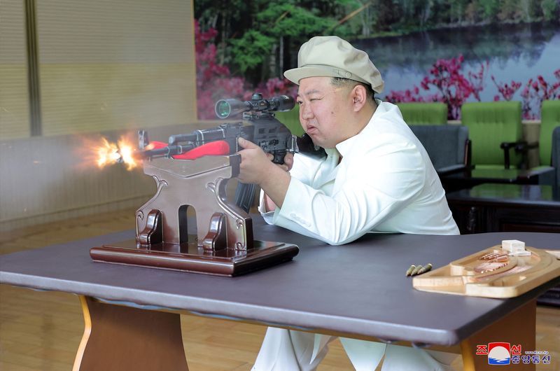 &copy; Reuters. North Korean leader Kim Jong Un gives field guidance at a major weapon factory in this image released by North Korea's Korean Central News Agency on August  6, 2023.  KCNA via REUTERS