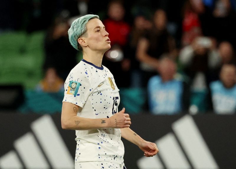 &copy; Reuters. Soccer Football - FIFA Women’s World Cup Australia and New Zealand 2023 - Round of 16 - Sweden v United States - Melbourne Rectangular Stadium, Melbourne, Australia - August 6, 2023 Megan Rapinoe of the U.S. reacts after missing a penalty during the pen