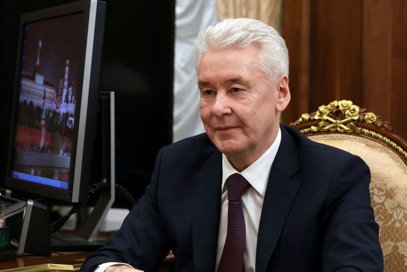 &copy; Reuters. Prefeito de Moscou, Sergei Sobyanin, participa de reunião com o presidente da Rússia, Vladimir Putin, em Moscou, Rússia
07/02/2023. Sputnik/Mikhail Klimentyev/Kremlin via REUTERS/Foto de arquivo