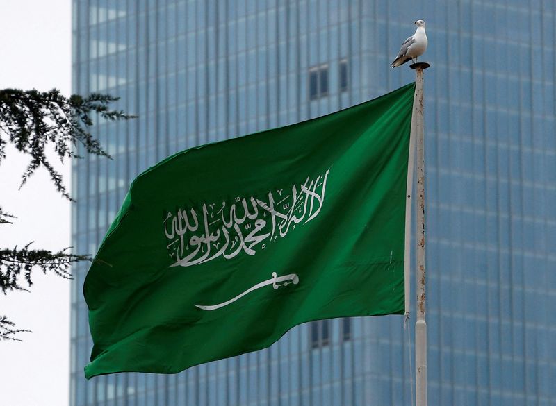 &copy; Reuters. サウジアラビアは、９月積みのアジア向け原油の大半の公式販売価格（ＯＳＰ）を引き上げた。写真は２０１８年１０月、トルコのイスタンブールで撮影（２０２３年　ロイター/Huseyin Aldemi