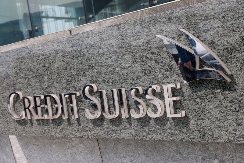 &copy; Reuters. FOTO DE ARCHIVO: El logotipo de Credit Suisse fuera de su edificio de oficinas en Hong Kong, China, 16 de marzo de 2023. REUTERS/Tyrone Siu/Foto de archivo
