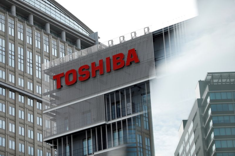 &copy; Reuters. Le logo de Toshiba Corporation à Kawasaki, au Japon. /Photo prise le 5 avril 2023/REUTERS/Androniki Christodoulou