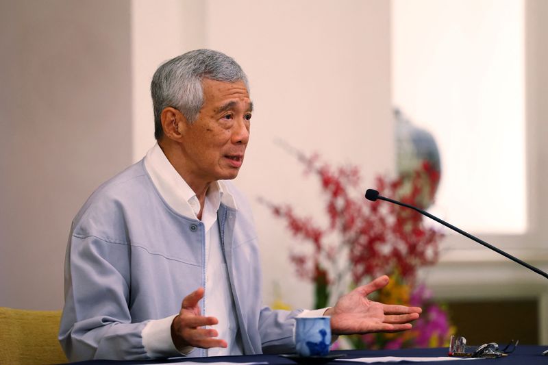 &copy; Reuters. Singapore's Prime Minister Lee Hsien Loong speaks during a press conference after the resignation of two senior lawmakers, at the Istana in Singapore, July 17, 2023. Singapore Press Holding Media Trust/Lianhe Zaobao/Ray Chua via REUTERS/File Photo
