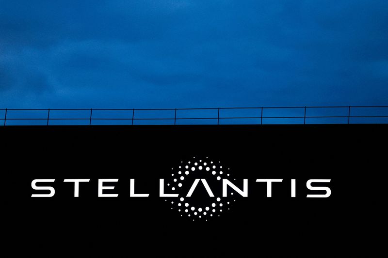 &copy; Reuters. FILE PHOTO: The logo of Stellantis is seen on a company's building in Velizy-Villacoublay near Paris, France, February 23, 2022. REUTERS/Gonzalo Fuentes/File Photo