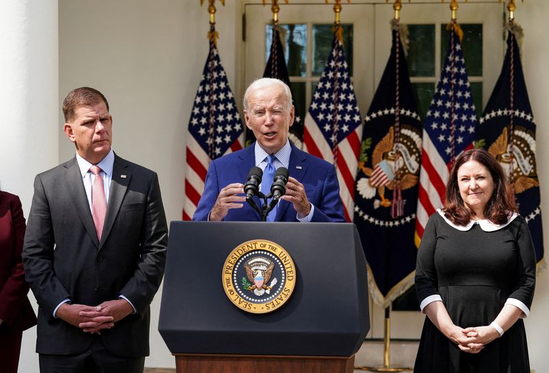 &copy; Reuters. Joe Biden, Marty Walsh e Celeste Drake em Washington
 15/9/2022   REUTERS/Kevin Lamarque