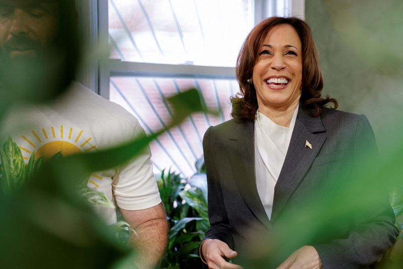 &copy; Reuters. FILE PHOTO: U.S. Vice President Kamala Harris?smiles as she stops at Rewild, a plant shop in the Historic Eastern Market, during a tour of small businesses on Jobs Day in Washington, U.S., August 4, 2023. REUTERS/Kevin Wurm/File Photo