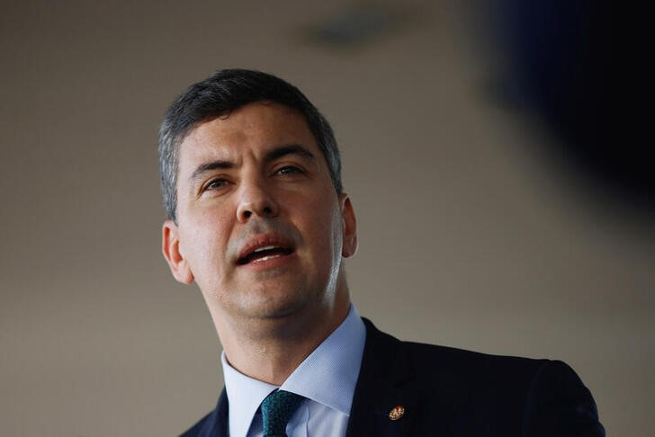 &copy; Reuters. FOTO DE ARCHIVO. El presidente electo de Paraguay, Santiago Peña, durante una conferencia de prensa tras reunirse con el mandatario brasileño Luiz Inácio Lula da Silva ( no en la foto) en el Palacio Alvorada, en Brasilia, Brasil. Julio 28, 2023. REUTER