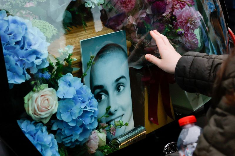 &copy; Reuters. Funeral da cantora irlandesa Sinéad O'Connor
 8/8/2023   REUTERS/Clodagh Kilcoyne