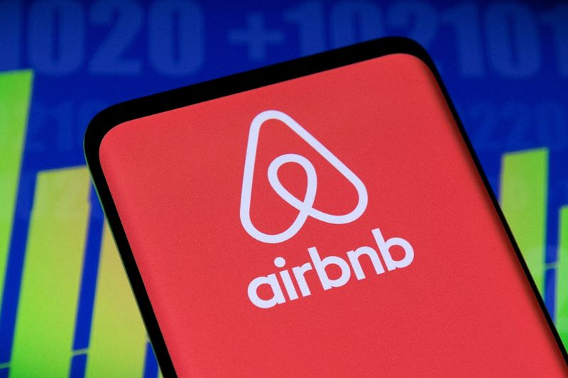 &copy; Reuters. FILE PHOTO: Airbnb logo and stock graph are seen displayed in this illustration taken, May 3, 2022. REUTERS/Dado Ruvic/Illustration/File Photo