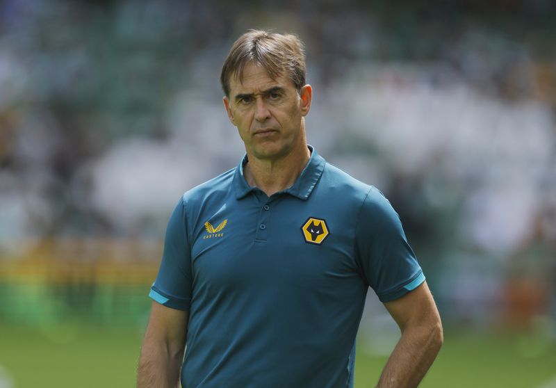 &copy; Reuters. FOTO DE ARCHIVO: Fútbol - Amistoso de pretemporada - Celtic vs Wolverhampton Wanderers - Aviva Stadium, Dublín, Irlanda - 29 de julio de 2023. El entrenador del Wolverhampton Wanderers, Julen Lopetegui, antes del partido. REUTERS/Clodagh Kilcoyne/Archiv