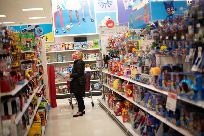 &copy; Reuters. FILE PHOTO: A shopper wearing a face mask due to the coronavirus disease (COVID-19) pandemic browses toys at a Target store in King of Prussia, Pennsylvania U.S. November 20, 2020. REUTERS/Mark Makela/File Photo