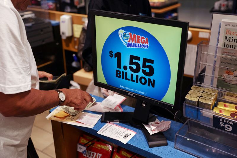 &copy; Reuters. The display in a store shows the Mega Millions lottery jackpot at $1.55-billion in New York City, U.S., August 8, 2023.  REUTERS/Shannon Stapleton