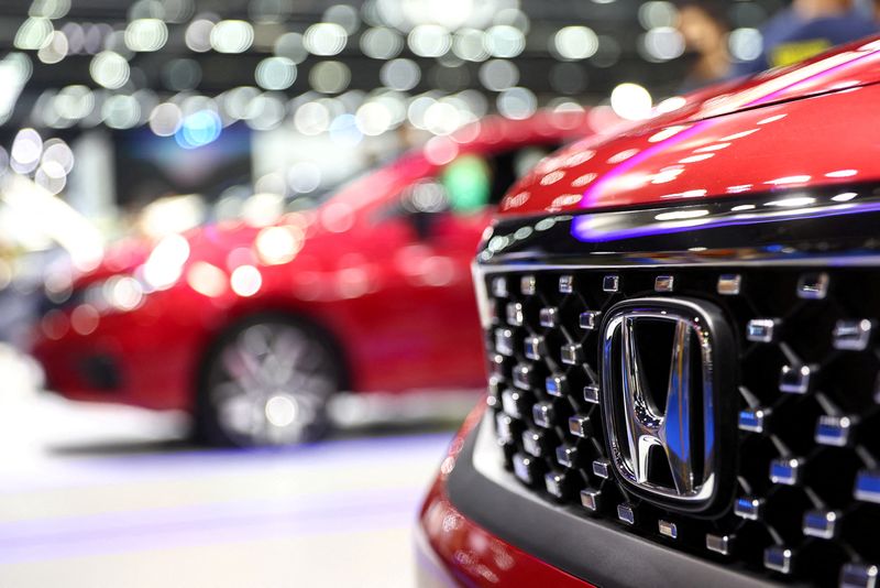 © Reuters. FILE PHOTO: The Honda logo is displayed at the 44th Bangkok International Motor Show in Bangkok, Thailand, March 23, 2023. REUTERS/Athit Perawongmetha/File Photo