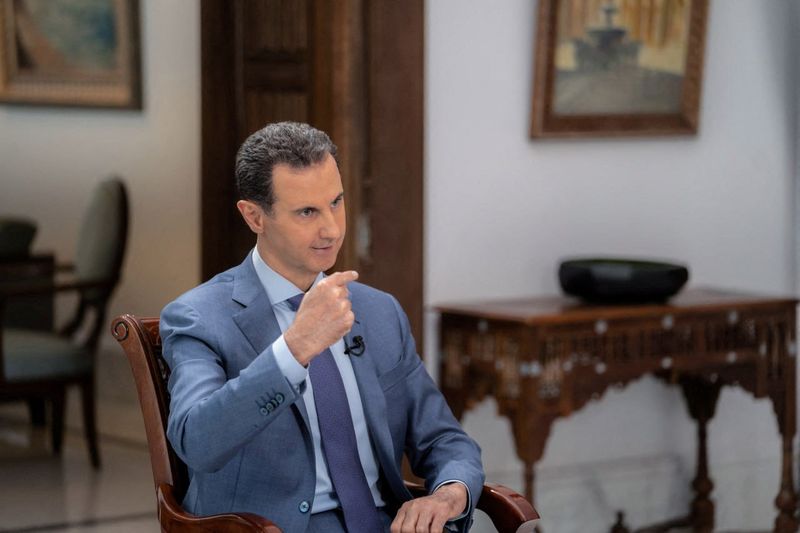 &copy; Reuters. الرئيس السوري بشار الأسد يتحدث خلال مقابلة مع قناة سكاي نيوز عربية في دمشق في صورة نشرتها الرئاسة السورية يوم الثلاثاء. صورة لرويترز من الرئ