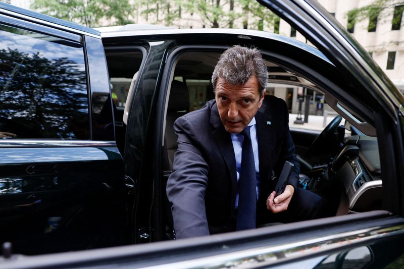 &copy; Reuters. FILE PHOTO: Argentina's Economy Minister Sergio Massa departs after attending a meeting with International Monetary Fund Managing Director Kristalina Georgieva at the IMF headquarters in Washington, U.S., September 12, 2022. REUTERS/Evelyn Hockstein/File 