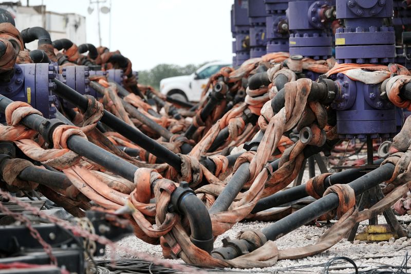 &copy; Reuters. FOTO ARCHIVO: Sitio de fracking de Chevron cerca de Midland, Texas, Estados Unidos, 22 de agosto de 2019.  REUTERS/Jessica Lutz