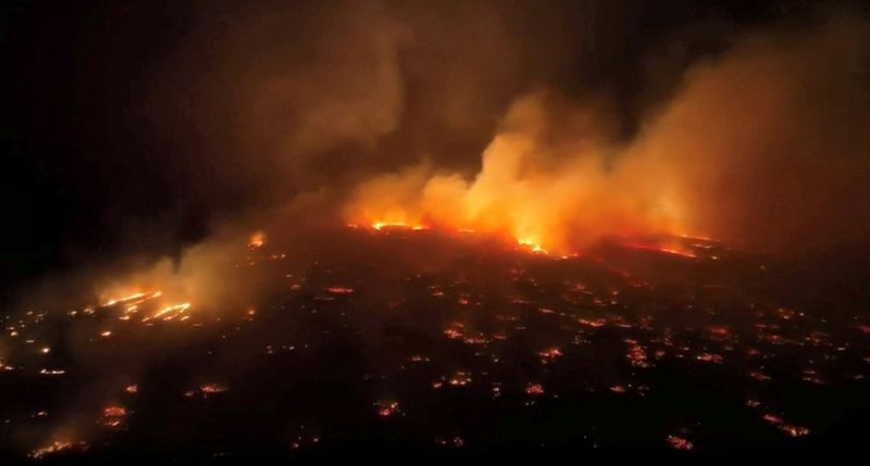 Hawaii wildfires kill 36 as 'apocalypse' hits resort city