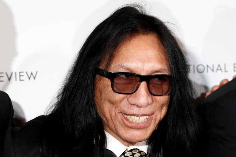 &copy; Reuters. FILE PHOTO: Musician Sixto Rodriguez arrives to accept the Best Documentary award from the National Board of Review in New York, January 8, 2013. REUTERS/Lucas Jackson/File Photo