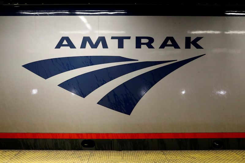 © Reuters. FILE PHOTO: An Amtrak train is parked at the platform inside New York's Penn Station. July 7, 2017. REUTERS/Brendan McDermid/File Photo