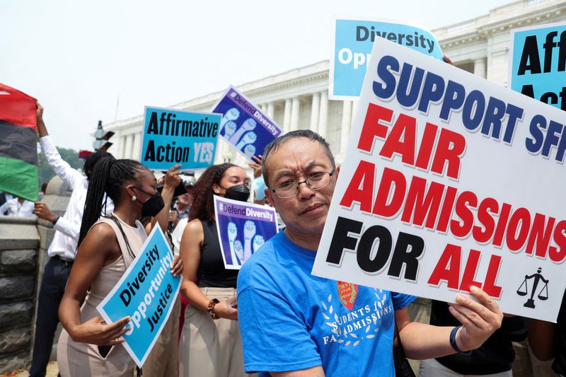 &copy; Reuters. FILE PHOTO: Demonstrators for and against the U.S. Supreme Court decision to strike down race-conscious student admissions programs at Harvard University and the University of North Carolina confront each other, in Washington, U.S., June 29, 2023. REUTERS