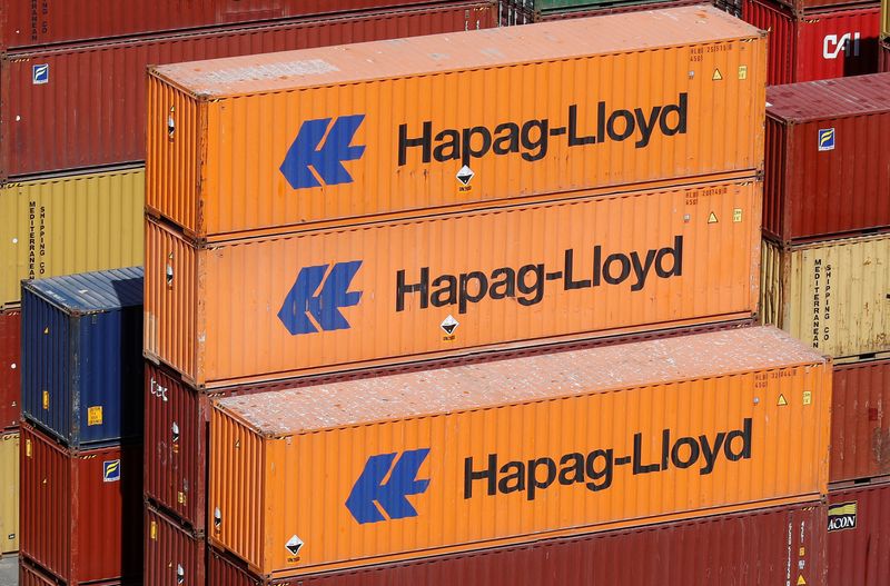&copy; Reuters. FILE PHOTO: Containers of the Hapag-Lloyd shipping company are pictured at the Valparaiso port, Chile November 24, 2022. REUTERS/Rodrigo Garrido