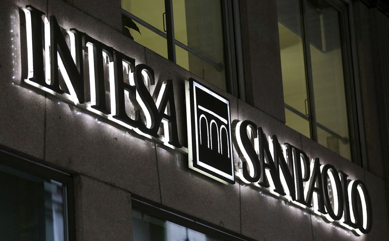 &copy; Reuters. FILE PHOTO: The logo of bank Intesa Sanpaolo is seen in Milan, Italy, January 18, 2016.  REUTERS/Stefano Rellandini/File Photo