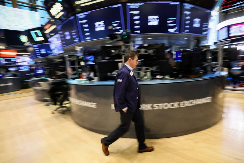 &copy; Reuters. FILE PHOTO: A trader works on the floor of the New York Stock Exchange (NYSE) in New York City, U.S., July 26, 2023.  REUTERS/Brendan McDermid/File Photo