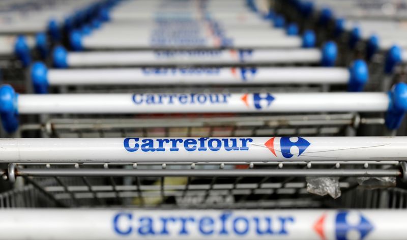 &copy; Reuters. The logo of France-based food retailer Carrefour is seen on shopping trolleys in Sao Paulo, Brazil July 18, 2017. REUTERS/Paulo Whitaker