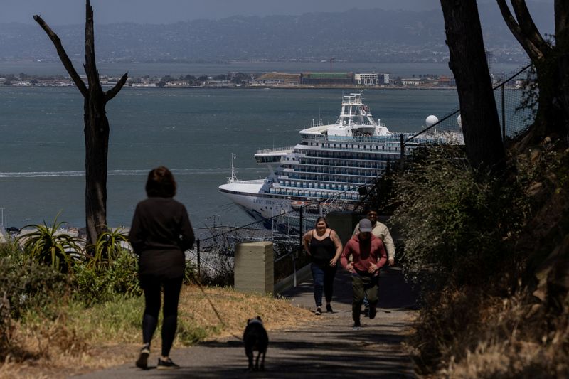 &copy; Reuters. FILE PHOTO: A cruise ship is seen at the port of San Francisco, California, U.S., July 7, 2023. REUTERS/Carlos Barria/File Photo