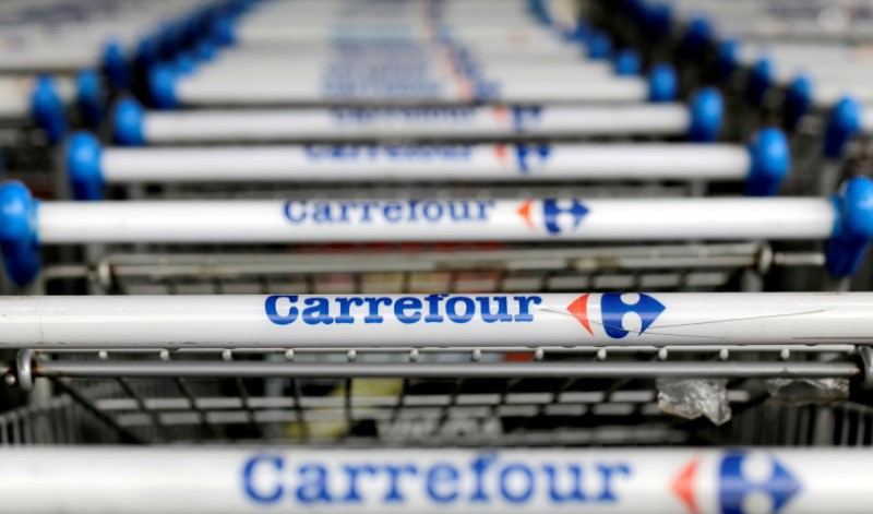 &copy; Reuters. Logo do Carrefour em carrinhos de compra em São Paulo, Brasil
18/07/2017
REUTERS/Paulo Whitaker