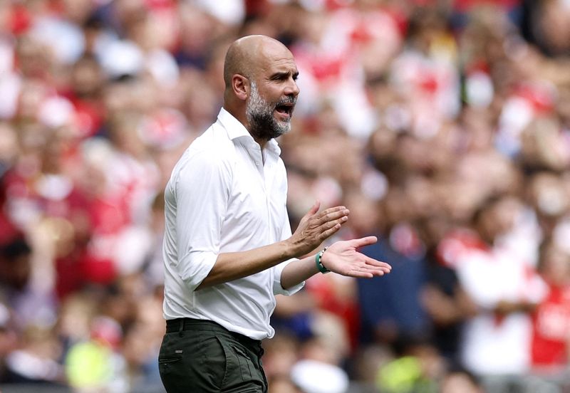 &copy; Reuters. Pep Guardiola orienta jogadores do Manchester City durante partida no estádio Wembley, em Londres, Reino Unido
06/08/2023
Action Images via Reuters/Peter Cziborra