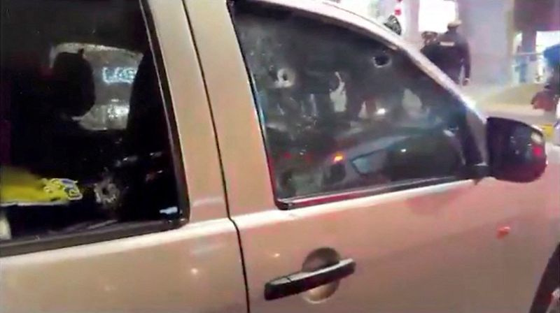 © Reuters. A vehicle with bullet holes on its windows is seen, in the aftermath of the killing of Ecuadorean presidential candidate Fernando Villavicencio, in a location given as Quito, Ecuador in this screen grab from a video released on August 10, 2023. Policia Nacional de Ecuador/Handout via REUTERS    