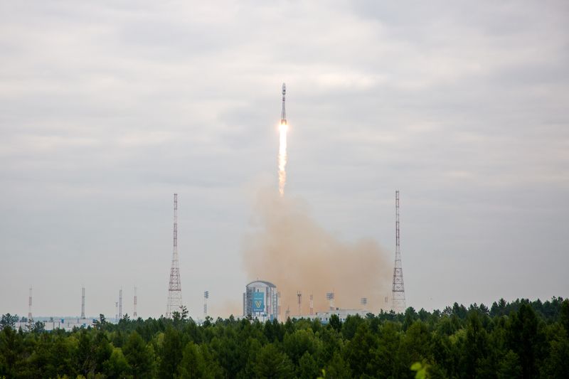 &copy; Reuters. مركبة الفضاء لونا-25 لدى انطلاقها للهبوط على القمر في أقصى شرق روسيا يوم الجمعة. صورة لرويترز من مركز فوستوشني للفضاء. 