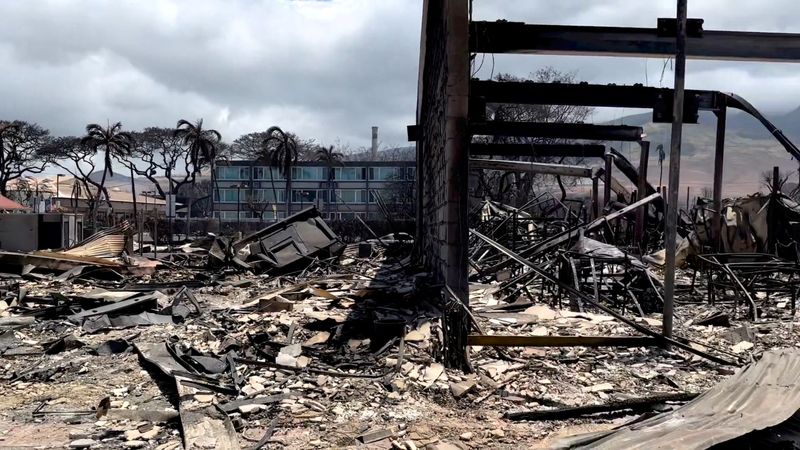 &copy; Reuters. Capture tirée d'une vidéo des dégâts causés par les feux de forêt à Lahaina, Maui, Hawaii, aux Etats-Unis. /Vidéo prise le 10 août 2023/REUTERS/Sénateur Brian Schatz via Instagram