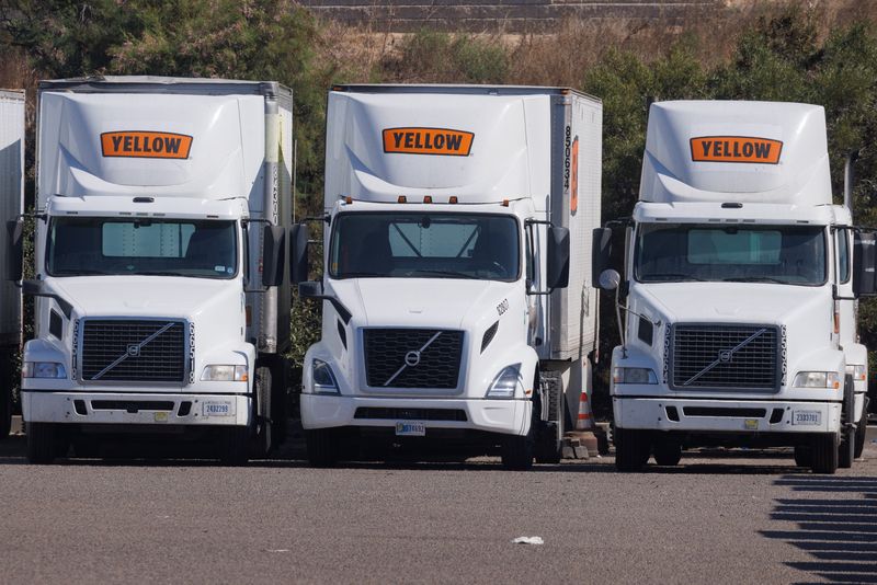 &copy; Reuters. Semi truck trailers are pictured at freight trucking company Yellow’s terminal near the Otay Mesa border crossing between the U.S. and Mexico, after the company filed for bankruptcy protection, in San Diego, California, U.S., August 7, 2023     REUTERS/