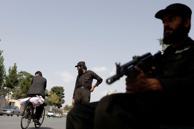 &copy; Reuters. Des soldats talibans à Kaboul, en Afghanistan. /Photo prise le 6 juillet 2023/REUTERS/Ali Khara