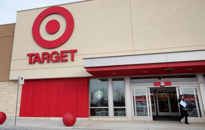 &copy; Reuters. FILE PHOTO: A customer leaves one of the stores of discount retail chain Target in Ancaster, January 15, 2015. REUTERS/Peter Power/File Photo