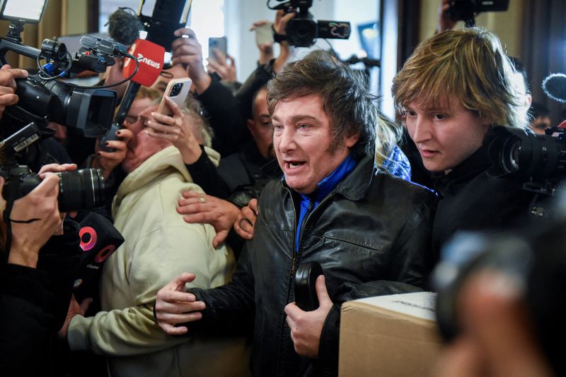 &copy; Reuters. FILE PHOTO: Argentine presidential candidate Javier Milei of La Libertad Avanza alliance arrives to vote during Argentina's primary elections, in Buenos Aires, Argentina August 13, 2023. REUTERS/Mariana Nedelcu/File Photo