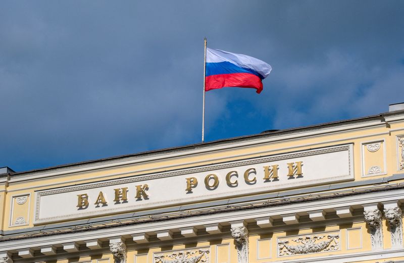 &copy; Reuters. FILE PHOTO: A Russian state flag flies over the Central Bank headquarters in Moscow, Russia May 7, 2023. A sign reads: "Bank of Russia". REUTERS/Shamil Zhumatov/File Photo