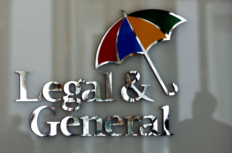 © Reuters. FILE PHOTO: The logo of Legal & General insurance company is seen at their office in central London March 17, 2008. REUTERS/Alessia Pierdomenico/File Photo